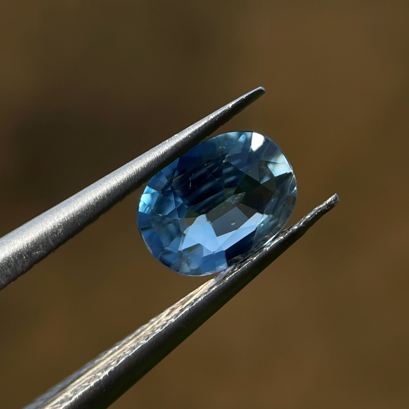 Saphir bleu 0.73 carat